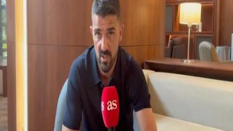 中国男子冰球队以7-2力克中国台北，成功挺进亚冬会四强，央视新闻客户端同步播报